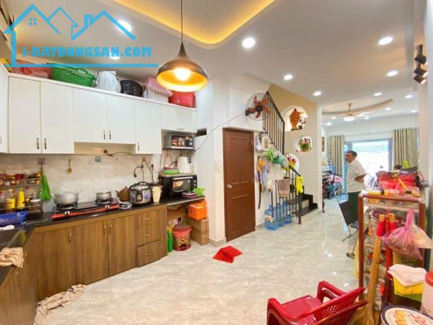 Cần tiền bán gấp! Nhà hẻm xe hơi 60m2 Giá 3tỷ980(4PN 3WC),Ngay khu ẩm thực Vạn Kiếp,