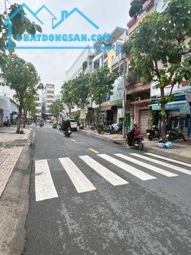 BÁN TOÀ NHÀ VĂN PHÒNG ĐƯỜNG TRẦN HƯNG ĐẠO QUẬN 5, 8 TẦNG THANG MÁY