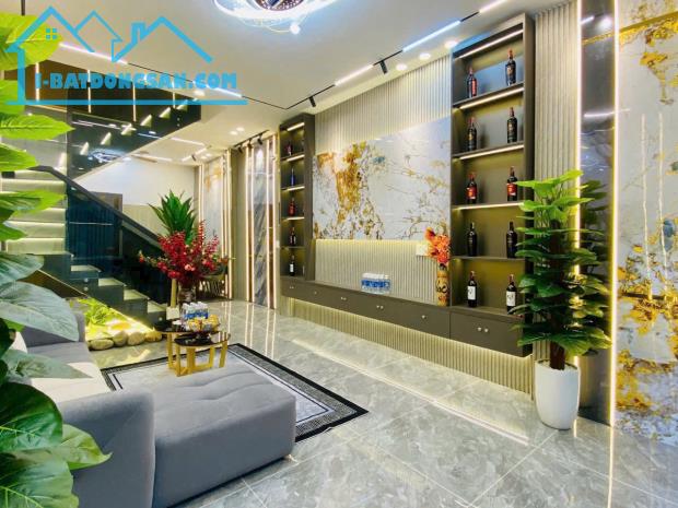 Bán nhà Lê Văn Sỹ P1 Tân Bình, 38m2, HXH, 3 tầng, giá chỉ 4,05 tỷ TL