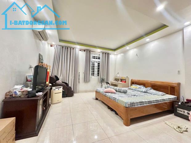 Cần Bán Gấp Nhà Mặt Tiền Đường B 100m2 (5 x 20) 4 Tầng 15,1 Tỷ TL