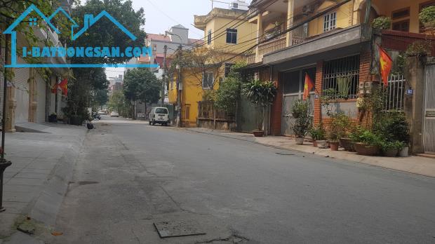 NHÀ ĐẸP THANH AM, LONG BIÊN – 82M² – Ô TÔ TRÁNH – VỈA HÈ RỘNG