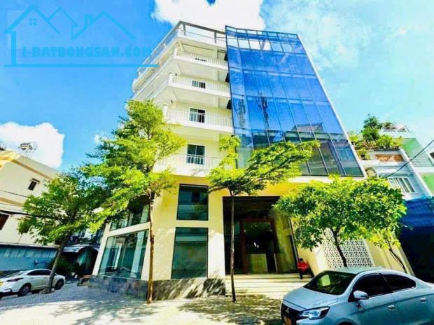 Nhà 3 mặt tiền kinh doanh đường 3/2 quận 10 (DT 7x17m) 6 tầng chỗ thang máy đầy đủ