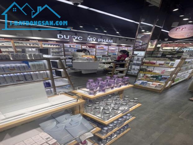 Bán nhà 2 mặt tiền Lê Văn Sỹ, Phường 12, Quận 3, 200m2, 5 tầng, dòng tiền 250tr.tháng