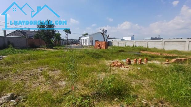 Lô đất đẹp MT Đỗ Văn Dậy ,Tân Hiệp HM DT 1780m2 .Giá rẻ chỉ 40 tỷ (TL)