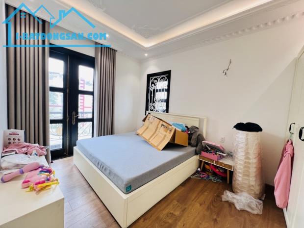 Bán nhà Tân Bình, phường 15, Trường Chinh xây kiểu Biệt Thự, 20x24, 4 tầng, 8PN, giá 30 tỷ