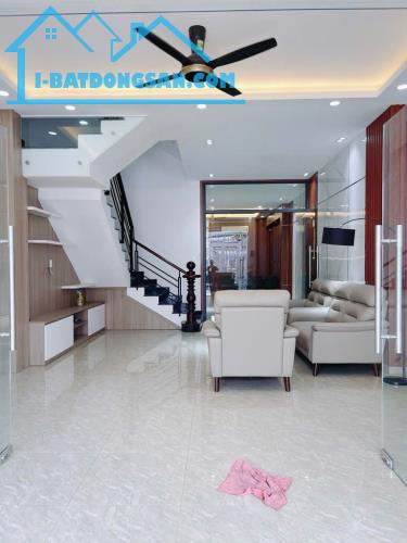 Nhà mới 4 tầng 5x20m hẻm xe hơi thông, 60m ra mặt tiền Huỳnh Tấn Phát Phú Mỹ Q7, 9 tỷ