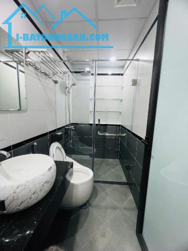 DÂN XÂY CHẮC CHẮN - 6 TẦNG THANG MÁY - Ở NGAY - 6 NGỦ - CÁCH Ô TÔ 5M - GIÁ 9.x tỷ