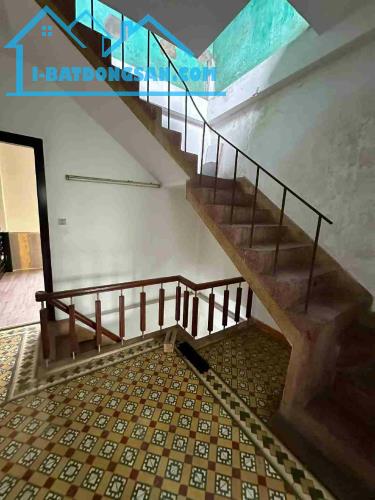VỊ TRÍ KINH DOANH PHẢI NÓI LÀ TUYỆT ĐỈNH. NHÀ 3 MẶT THOÁNG. NGAY TRUNG TÂM TP