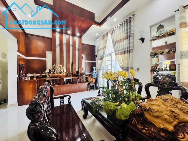 Giá 11 tỷ. Bán nhà biệt thự gần Vincom P. Tân Mai mới. TP Biên Hoà. 10x26m.