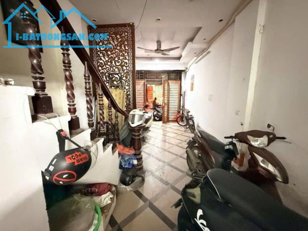 NHÀ MẶT NGÕ THÔNG KHƯƠNG TRUNG, Ô TÔ VÀO NHÀ, KINH DOANH ĐỈNH, 44M2 X 5 TẦNG , SỔ VUÔNG