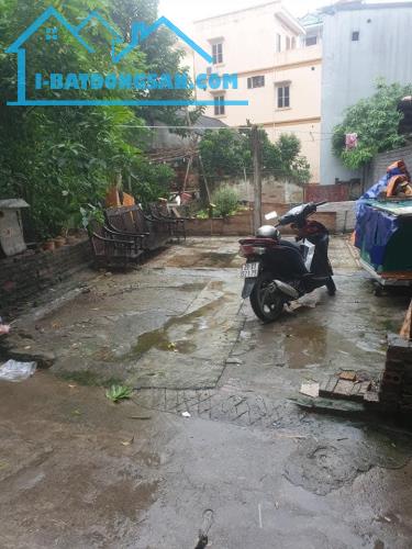 Bán nhà đất Chùa Láng, Đống Đa. 112 m2 x Mt 5,3m. Ô tô lô góc xây CCMN, VP, cho thuê.