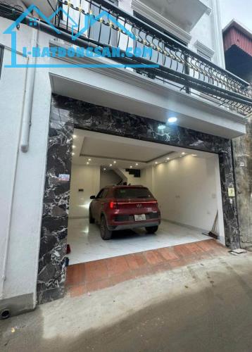Bán nhà mặt ngõ Chùa Láng, Đống Đa, thiết kế 6 tầng thang máy, ô tô vào nhà. Giá 15.7 tỷ
