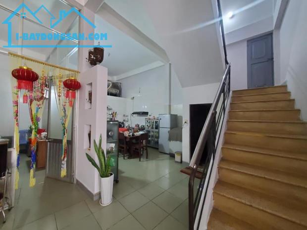 Nhà nở hậu mặt tiền kinh doanh sầm uất Đinh Tiên Hoàng trung tâm thành phố BMT