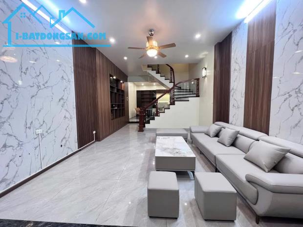 NHÀ TRUNG TÂM CẦU GIẤY 64M2X4 TẦNG, NHÀ ĐẸP GẦN PHỐ GIÁ HƠN 13 TỶ