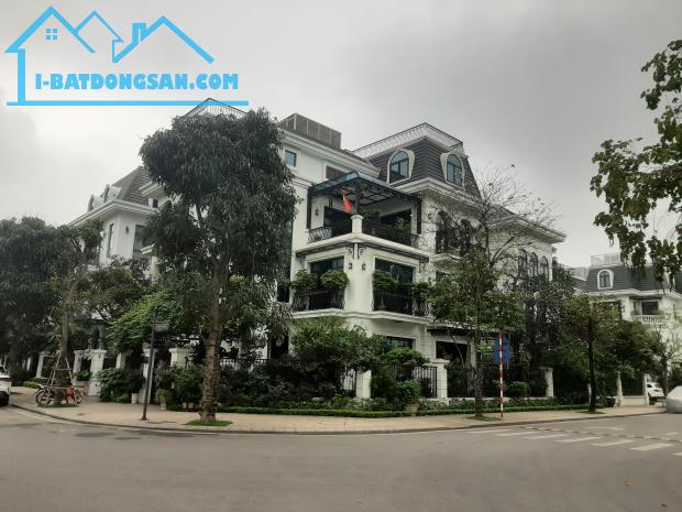 SIÊU BIỆT THỰ - ĐẲNG CẤP SỐNG THƯỢNG LƯU - QUẬN CẦU GIẤY : 300M2 - 4 TẦNG .GIÁ 100 TỶ