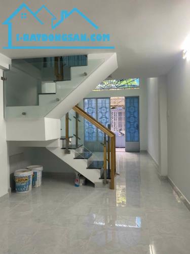 + Trần Hưng Đạo 37 M2 .3 Tầng .3 X 12.5 Giá .6 Tỷ TL .Phường 1 Quận 5