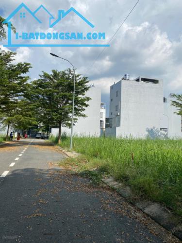 Cần bán 1 số nền đất sổ đỏ vị trí tuyển chọn, giá tốt tại KDC Nam Long P. Phước Long B,