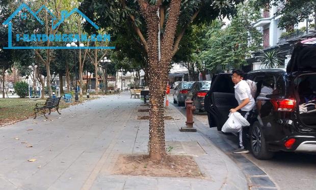 BIỆT THỰ LÔ GÓC 4 TẦNG –SÀI ĐỒNG –LONG BIÊN –155M² –VIEW CÔNG VIÊN –GẦN AEON –CHỈ 42.5 TỶ