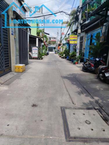 Bán nhà gần chợ, 2tầng, 4x15, đường Bình Trị Đông, hẻm xe hơi 5M thông, giá nhỉnh 4 tỏi