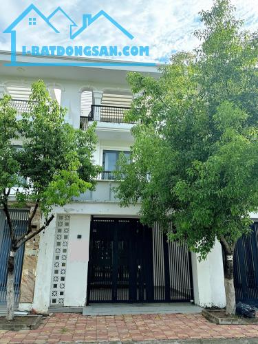 Nhà 1 trệt 2 lầu đối diện công viên khu đô thị Hưng Phú