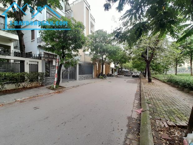 BIỆT THỰ VIP MẶT HỒ KĐT VĨNH HOÀNG, HOÀNG MAI, 210M,5T,MT12M, VỈA HÈ, KINH DOANH, ĐẲNG CẤP