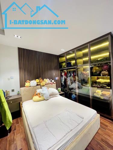 Bán Biệt Thự Bình Tân 5 lầu , 168m2 , 5PN master , thang máy , ngang 12m ,18,5 tỷ