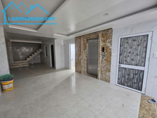 Bán nhà phố Thái Hà, DT 121m, 6 tầng, MT 5.5m, giá 46 tỷ, ngõ 5m.