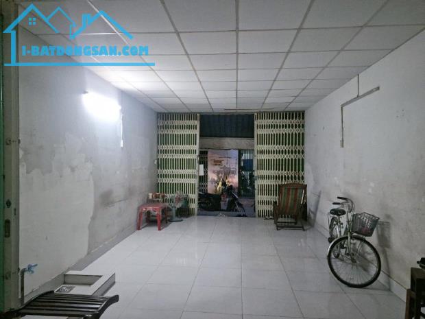 Lô Đất 124m2 thổ cư đường xe hơi trung tâm Quận 7, có sẵn nhà Cấp 4, xây mới tự do