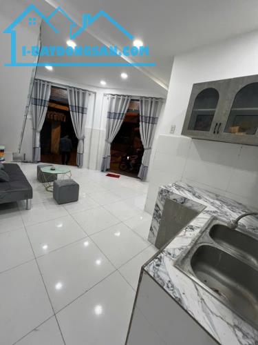 Nhà mới 100%, 2 tầng, 49m2, đường Tỉnh Lộ 10, Hẻm xe Tăng thông, giá chỉ 3,5tỷ.