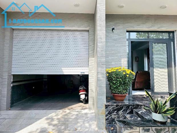 Bán biệt 3L thự mới -siêu đẹp thuộc kdc Bửu Long, gần Song Ngữ Lac Hồng. Giá 15tỷ TL.