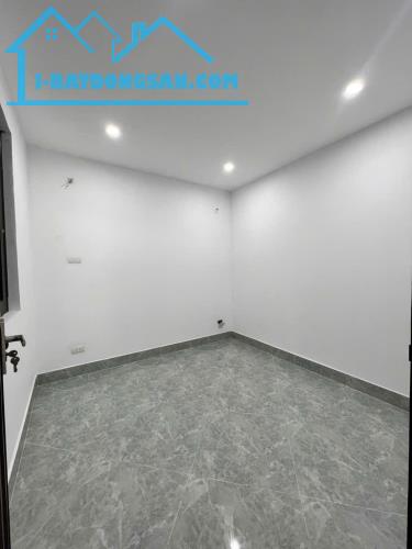 Bán nhà dân xây Đại Từ 5 tầng 3 ngủ gần chợ,tiện ích sẵn có giá chỉ 6.9 tỷ