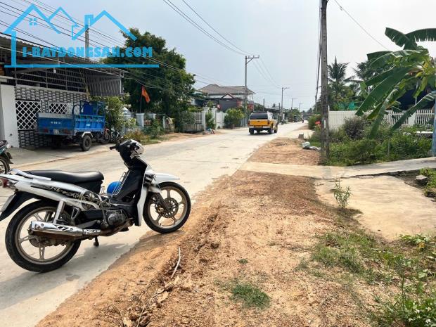bán 271m2 full thổ nằm trục chính vào trung tâm thị xã Ninh Hòa 0985451850