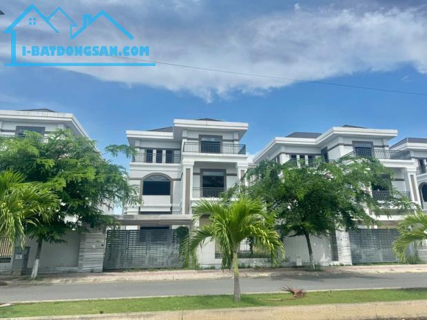 Giá 14,5 tỷ. BT vườn thô mặt tiền trục chính E14 -Bửu Long 3. Biên Hoà. 15 x20 300m².