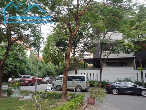BÁN GẤP BT YÊN HÒA- LÃO THÀNH CÁCH MẠNG- TRẦN KIM XUYẾN, DT 400MX4T, CĂN GÓC 2 MẶT TIỀN VÔ