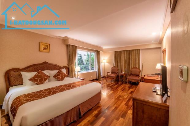BÁN GẤP TÒA NHÀ 15 TẦNG MẶT PHỐ HÀN THUYÊN.DT: 620M2.MT:18M.ĐANG CHO THUÊ 2 TỶ/THÁNG