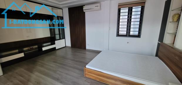 Bán nhà phố Trích Sài, diện tích 43m2,giá 18.5 tỷ