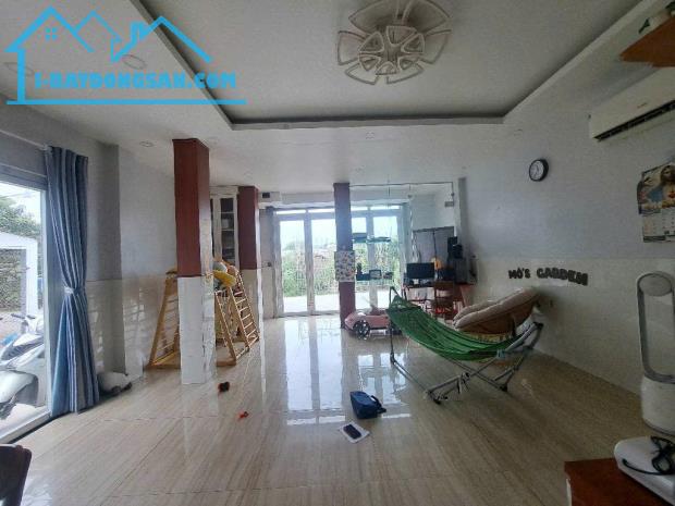 Bà Điểm (Hóc Môn) bán nhà 3 tầng đường ô tô vi vu góc 2mt - tiện KD, cho thuê giá 4,3tỷ.