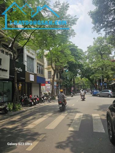 Giá đầu tư! Bán nhà DT 101m, MT 6.8m, phố Quán Thánh, rất phù hợp xây căn hộ cho tây thuê