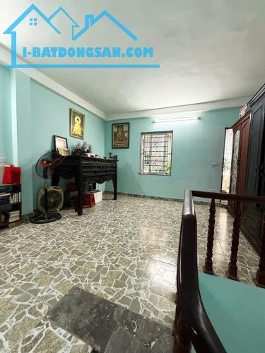 Bán nhà Giáp Nhị quận Hoàng Mai 35m 4 t gần phố tiện ích sẵn có giá 6.75 tỷ