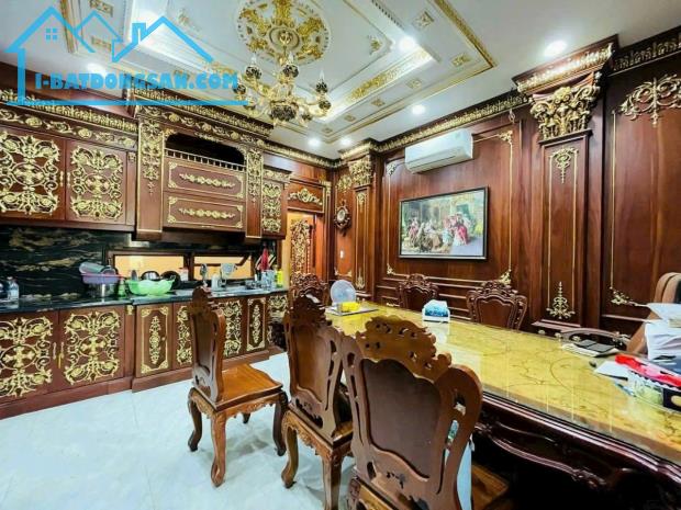 Biệt thự 5 lầu HXT thông Dương Quảng Hàm ngang 8m 180m2 tặng NT Vàng 24K hồ bơi 37.9 tỷ