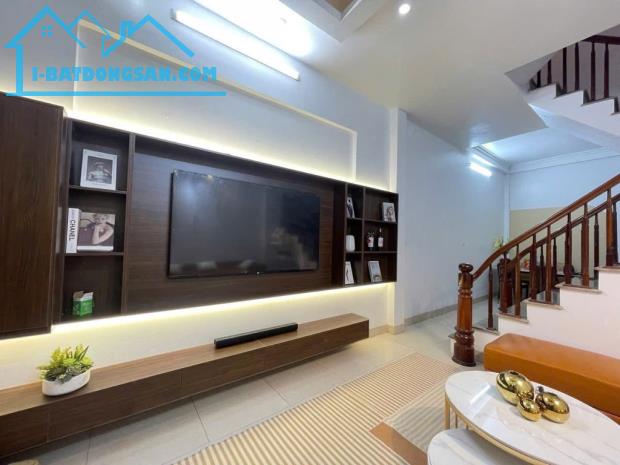 Triều Khúc ngay gần hồ 36m mt3,6m 4tầng 4 ngủ, an sinh, sát phố, nhiều tiện ích
