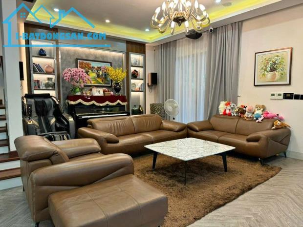 MẶT PHỐ VĨNH PHÚC BA ĐÌNH. DT 60M* 6T* MT 4.7M, 3x TỶ - VỈA HÈ - Ô TÔ TRÁNH - KINH DOANH