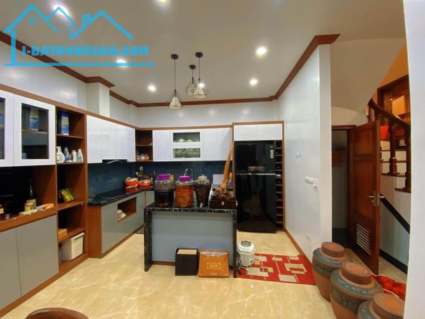 Bán Biệt thự Làng Việt Kiều Châu Âu, 180 m2 x 4T x Mt 26m, lô góc 2 thoáng, view vườn hoa.