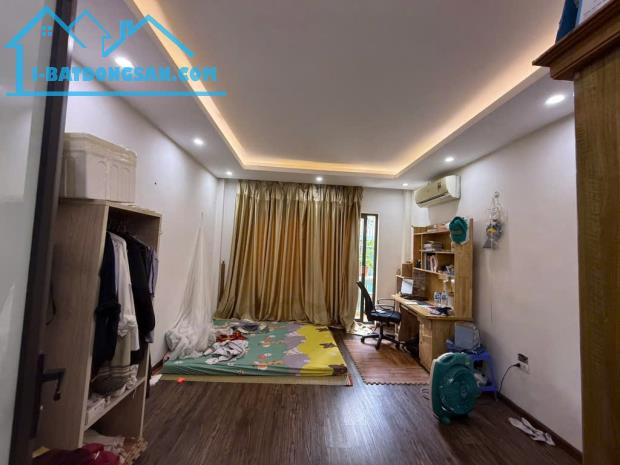 Bán nhà TT Văn Điển 40m 5 tầng ô tô tránh 50m tiện ích bạt ngàn giá 6.6 tỷ