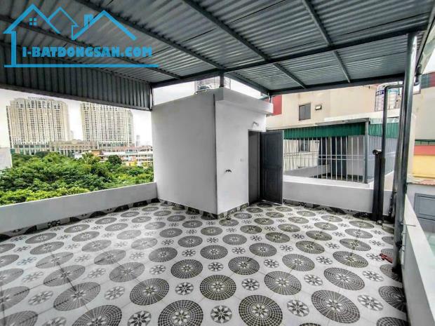 Chủ Nhà Cần Bán Gấp Căn Nhà Mới Xây Ở Vạn Phúc,Ô Tô Đỗ Gần.Gía 7.65Tỷ Có TL