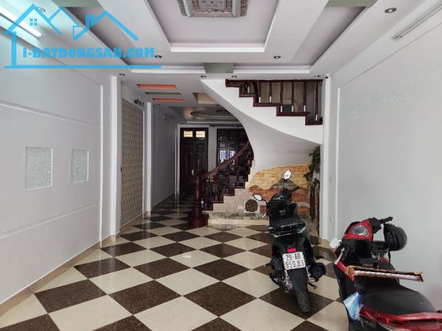 Bán nhà đẹp Hoàng Quốc Việt Phân Lô Oto - Kinh Doanh 60mx5T MT 4.5m giá thỏa thuận