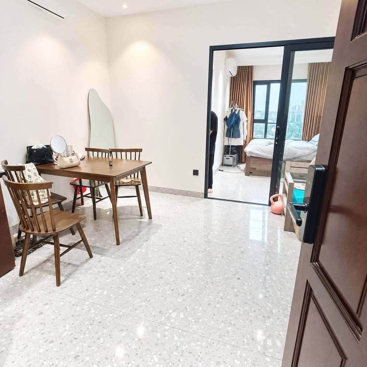 Chân Cầu Long Biên