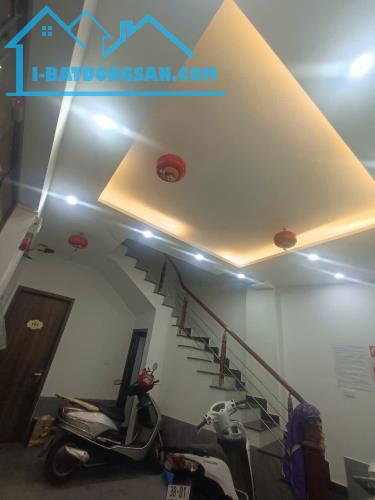 "Bán nhà ngõ Trại Cá, Hai bà Trưng 48m, 5 tầng. Giá: 9.5 tỷ. LH: 0327536893
