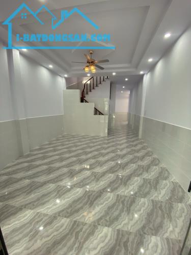 Bán nhà 3 tầng, 4x25, hẻm xe hơi 5M, đường Tỉnh Lộ 10, giá chỉ nhỉnh 5tỷ.