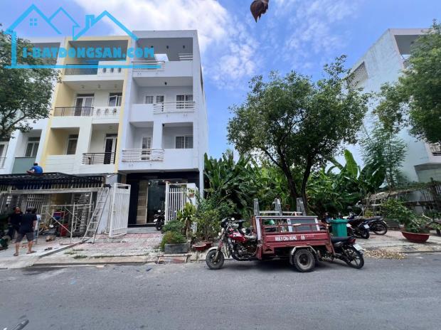 Đất 5x18m + 7x18m khu sadaco ven sông Phường Tân phong Quận 7. giá 15,5 tỷ TL